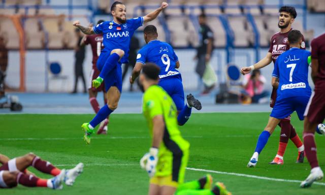 开云APP-广州队褪色成平民队 西亚第一豪门联赛亚冠双冠