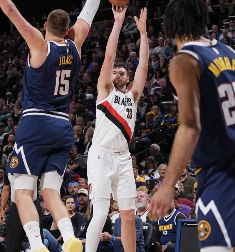 kaiyun-制霸内线！多诺万-克林根更新Ins晒近期赛场照与球迷分享