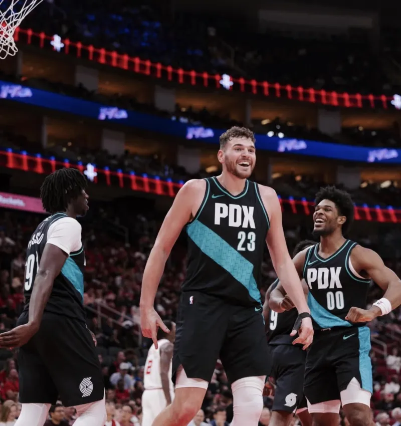 kaiyun-制霸内线！多诺万-克林根更新Ins晒近期赛场照与球迷分享