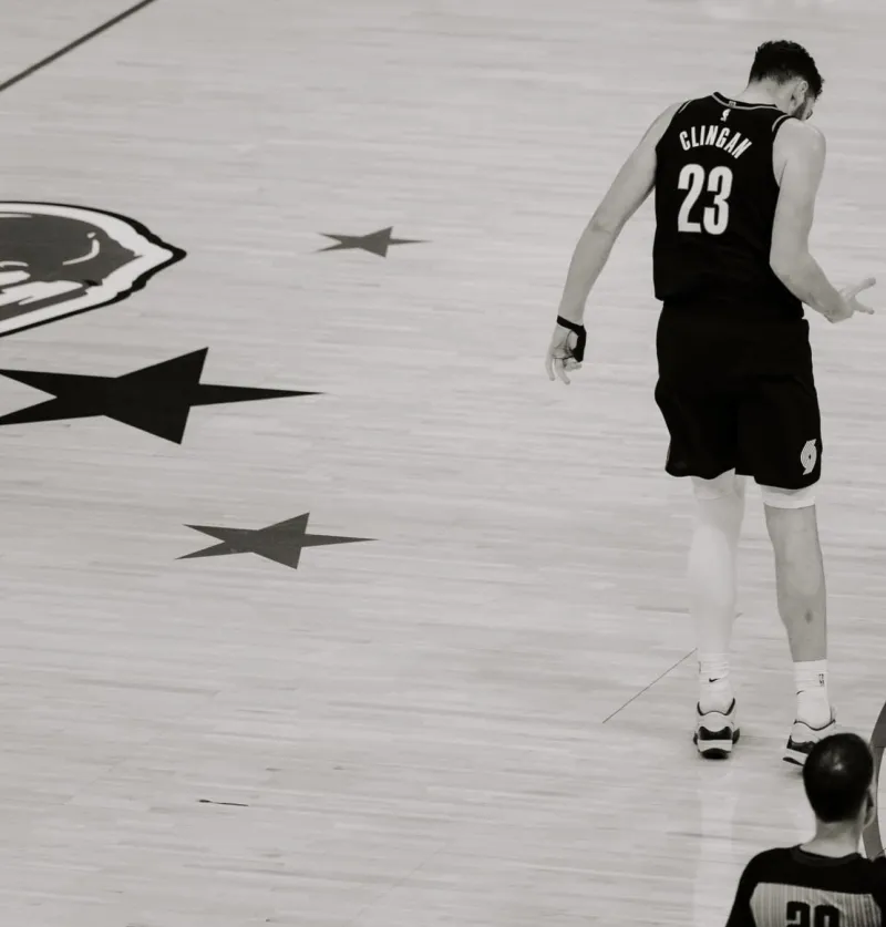 kaiyun-制霸内线！多诺万-克林根更新Ins晒近期赛场照与球迷分享